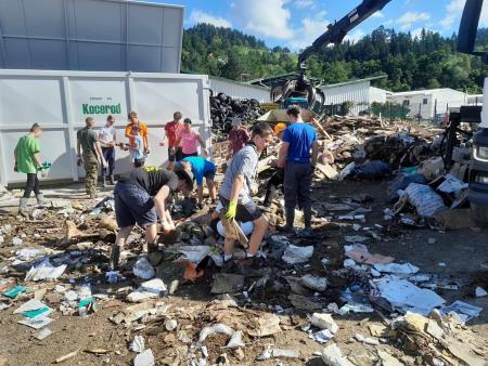 Skavti celotne Slovenije pomagali poplavljenim krajem (5)